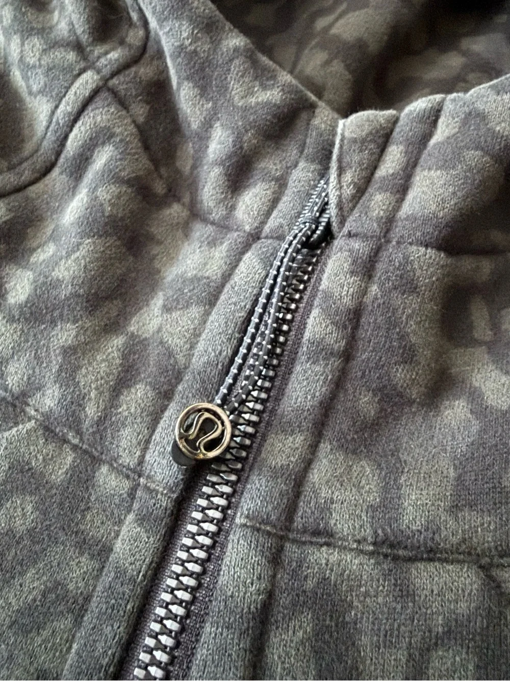 Lululemon Camo Leopard Full Zip Hoodie Jacket Pocket Black/Grey Scuba Thumb Slit